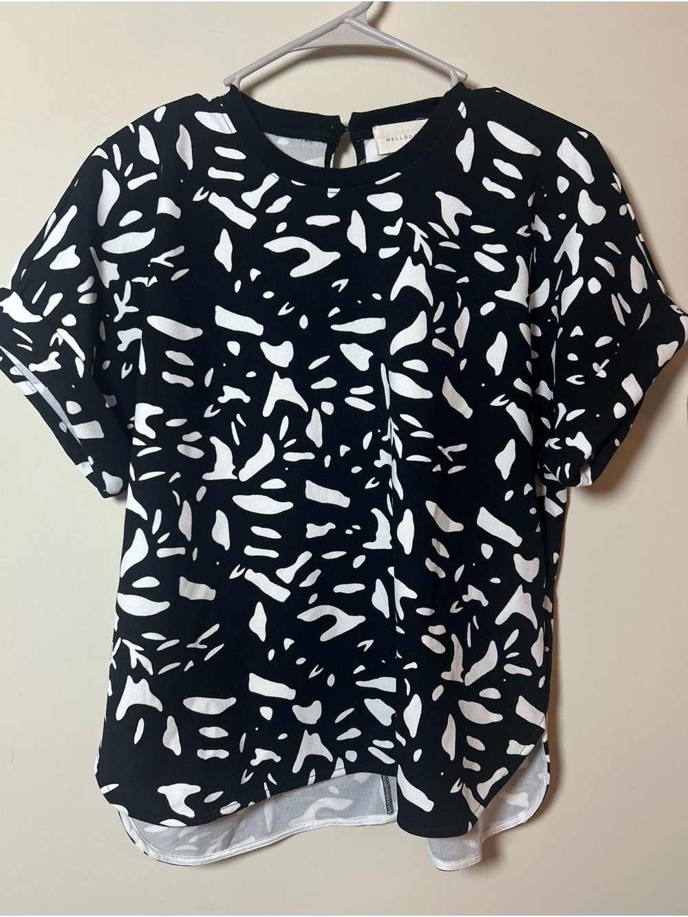 MELLODAY Black & White Abstract Short Sleeve Tee